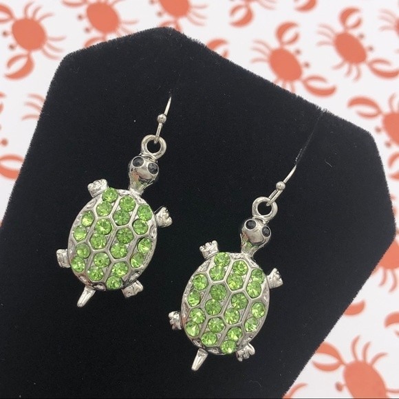 🌼 Green Rhinestone Turtle Silver Dangle Earrings - Picture 1 of 2